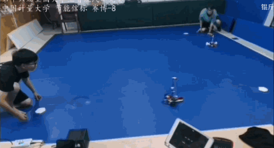 ▲ 图1.0  中国计量大学赛博队之间进行信标组对抗比赛