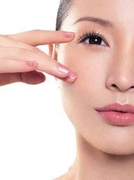 怎样涂眼霜是正确方法 00fc0e06c3f5a46770a76ff2e6da3cb0.png