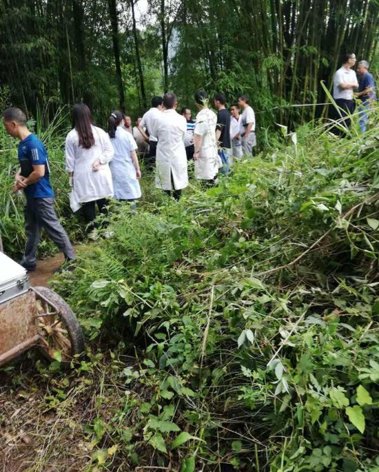 兄弟三人去看灯瘸子_重庆修蓄水池7人遇难 幸存者：4兄弟只剩我一人