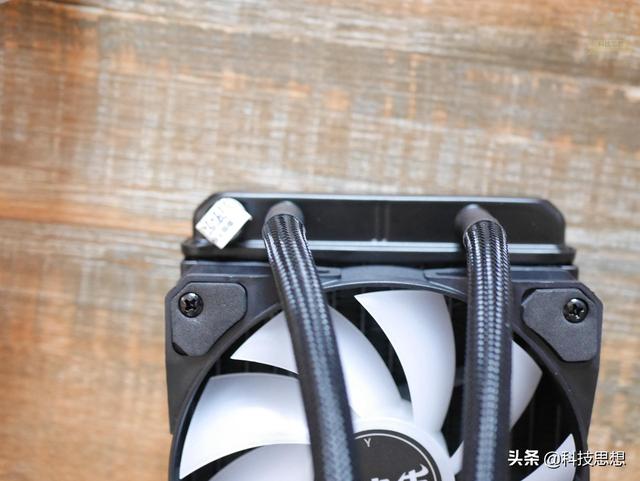 远驱240控制器调整参数rgb灯效随心切换简单易上手的海神240水冷散热