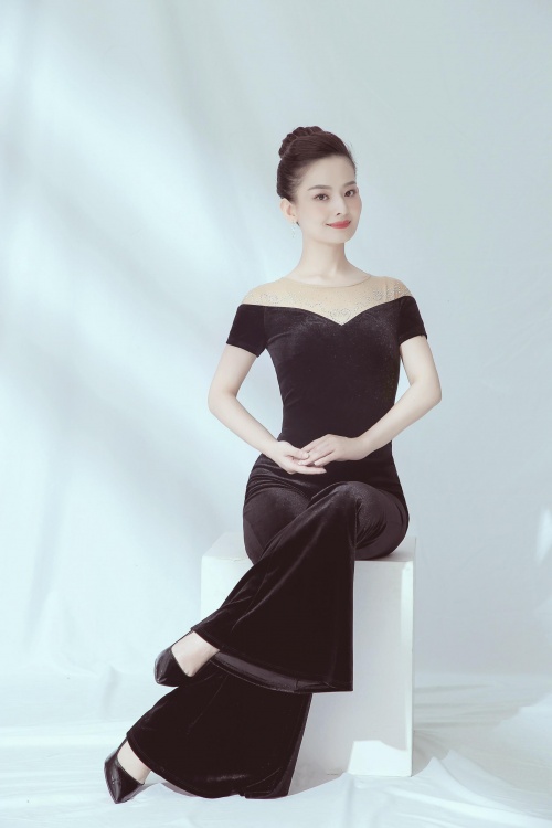 吕泉高维智慧创始人17年心灵修行与素食造就冻龄女神