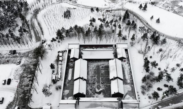 王百川大院历时两年建成,有北京四合院的影子,也有吉林的地方民族风俗