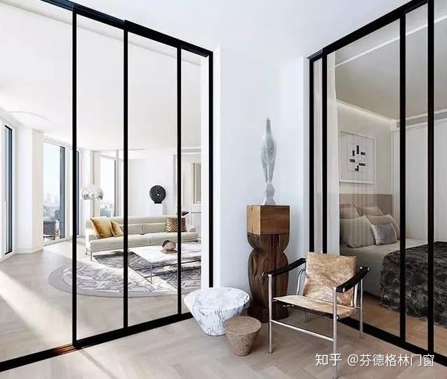 其实大家完全可以放心啦,这种窄边玻璃推拉门不仅看着轻巧灵动,质量