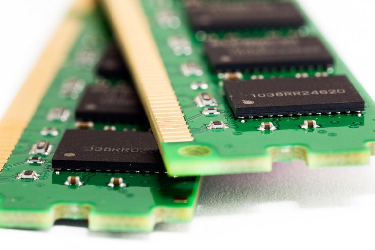 器(ram,random access memory),是与 cpu 直接交换数据的内部存储器