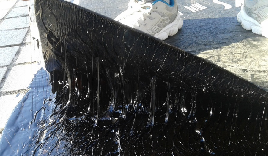 粘结层的作用,可以和卷材形成可靠粘结,避免涂膜和卷材之间形成窜水层