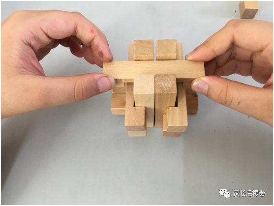 孔明锁三通步骤_孔明锁拼装教程之 笼中取宝_孔明锁三通步骤_孔明锁