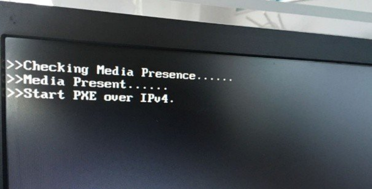 电脑开机出现checking media presence解决方法