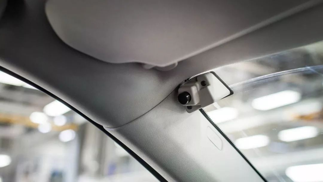 特斯拉model3为什么要在车内装摄像头