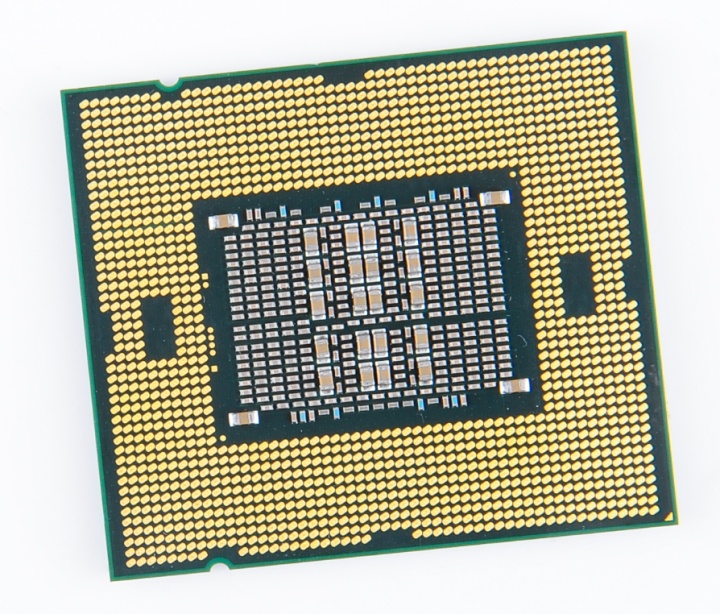 一个数字上,2000系列最高支持双路cpu并行运算(一个主板只能装2个cpu)