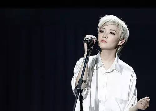 曾经以为20岁很遥远范晓萱这样的女人40岁也很美