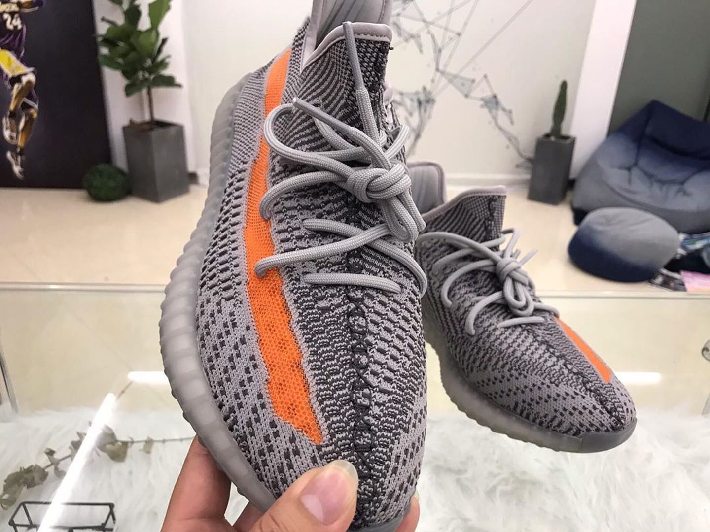 不光有像yeezy scuba,700 vx/v3,451,quantum這樣未發佈過的新鞋型