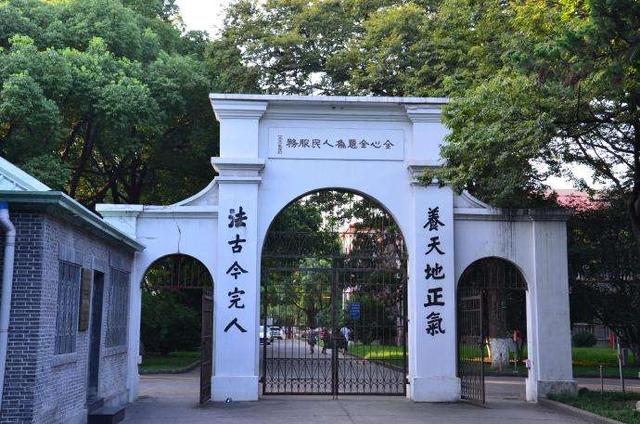 哪里大学最好考 1ddc4bad75658540195c7bdce706b3ce.png