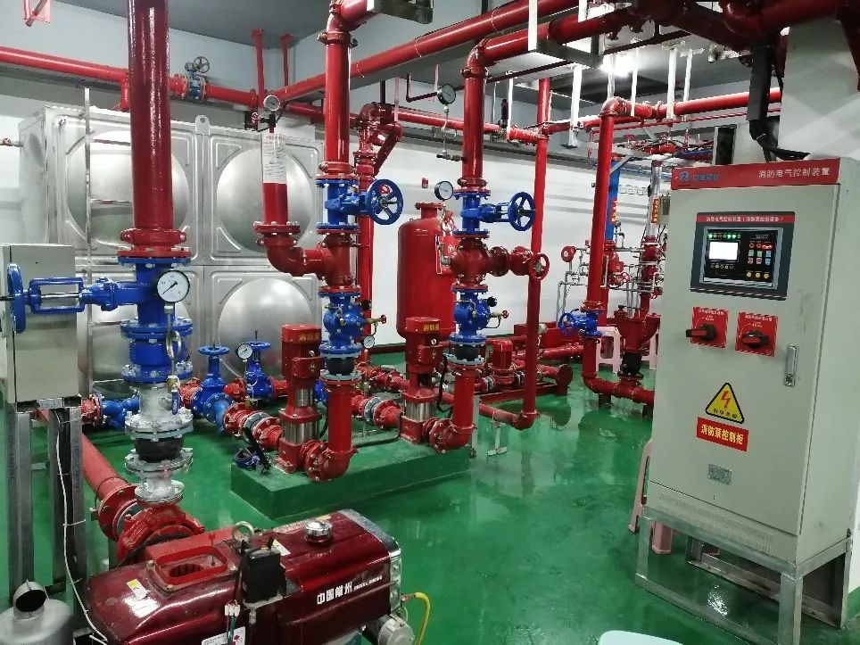 这里主要讲安装于高层民用建筑固定灭火系统的消防水泵,消防水泵系统