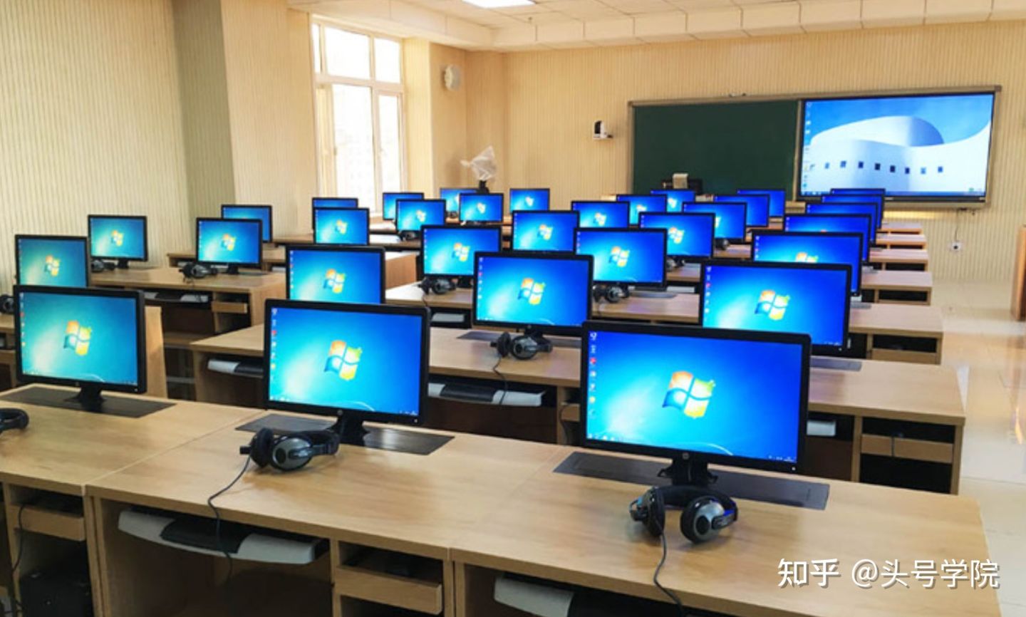 论元宇宙技术与校园多媒体教室30的构建