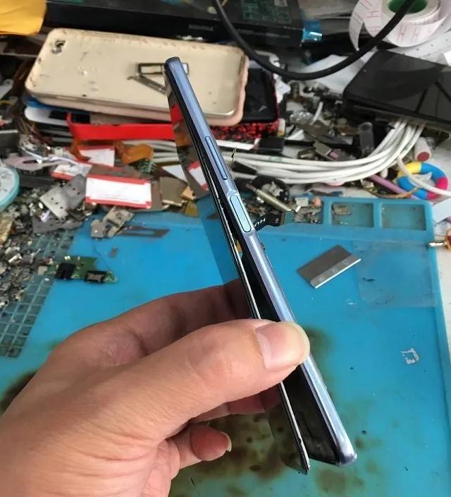 红警维修—华为nova7 se泡水不开机,屏灯闪烁,5g手机开修了_红警维修