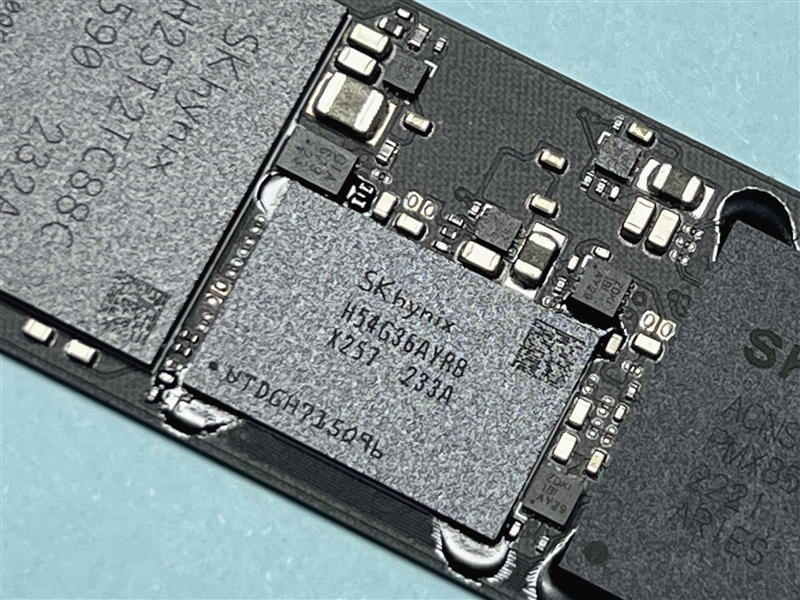 首秀就冲上PCIe 4.0 SSD巅峰！Solidigm P44 Pro 1TB评测：缓外也有1.4GB