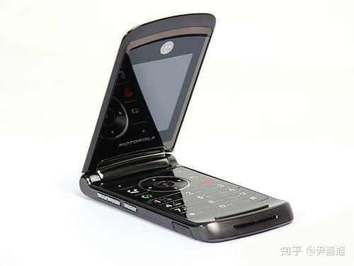 摩托罗拉v3,但我记得我爹用的是v6,u6用了不到一年就摔坏了才换的