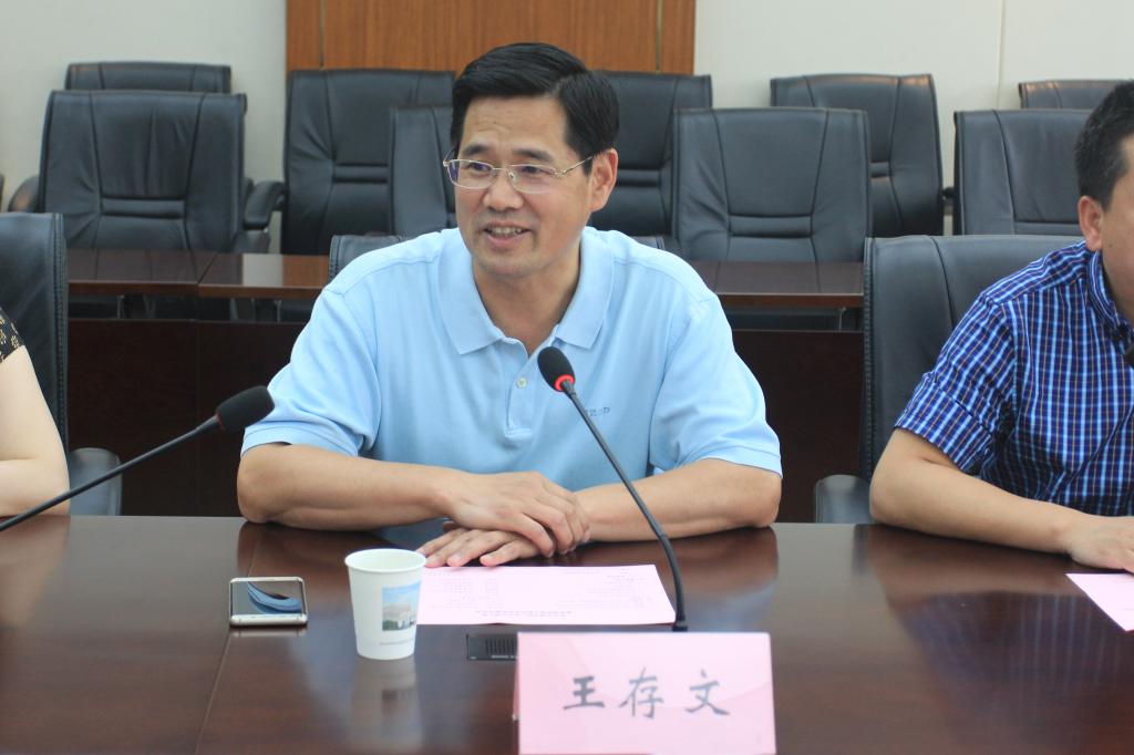 王存文代表学校对王恕立教授一行来访表示欢迎,对武汉东湖学院快速