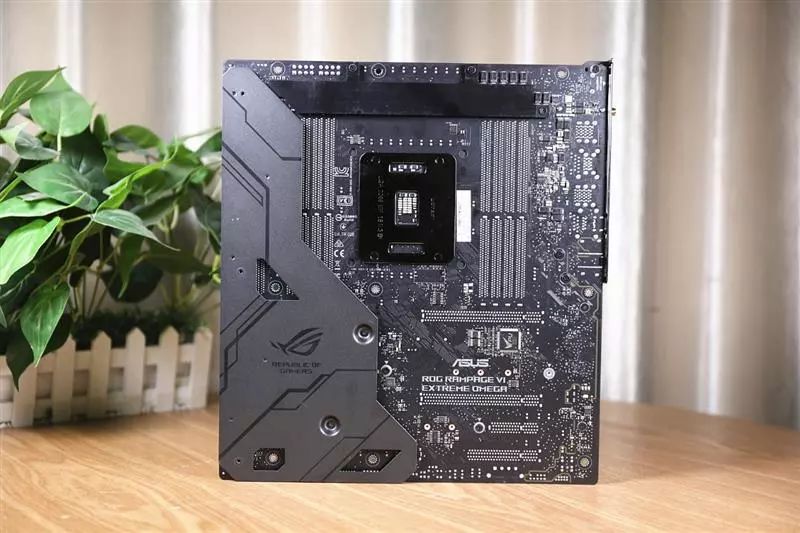 怎样拆cpu风扇板皇怎样炼成华硕r6eomega评测intel18核至尊座驾