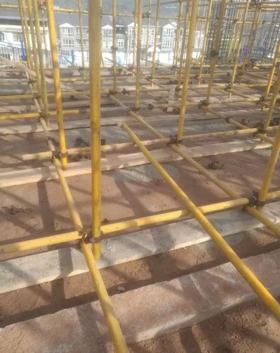 外架小横杆外露长度规范要求岁末年初安全环保小课堂脚手架