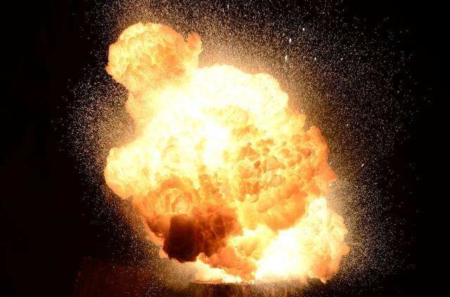 一定质量的封闭气体被压缩后制冷压缩机爆炸2名人员受伤设备损毁安全