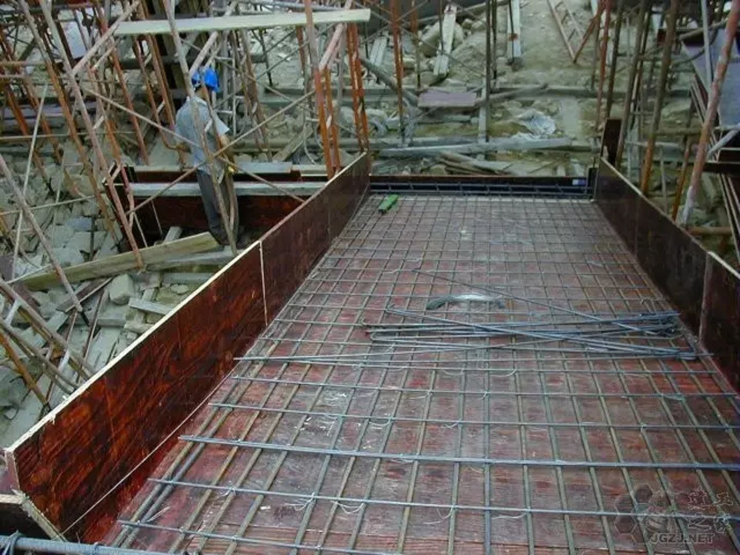 单向板的受力示意图_干货丨快速识别负弯矩筋,贯通筋,拉结筋,分布筋