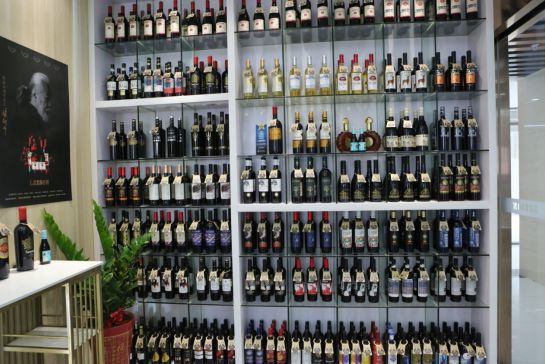 云仓酒庄的品牌雷盛红酒LEESON分享从事酒行业有前途吗？
