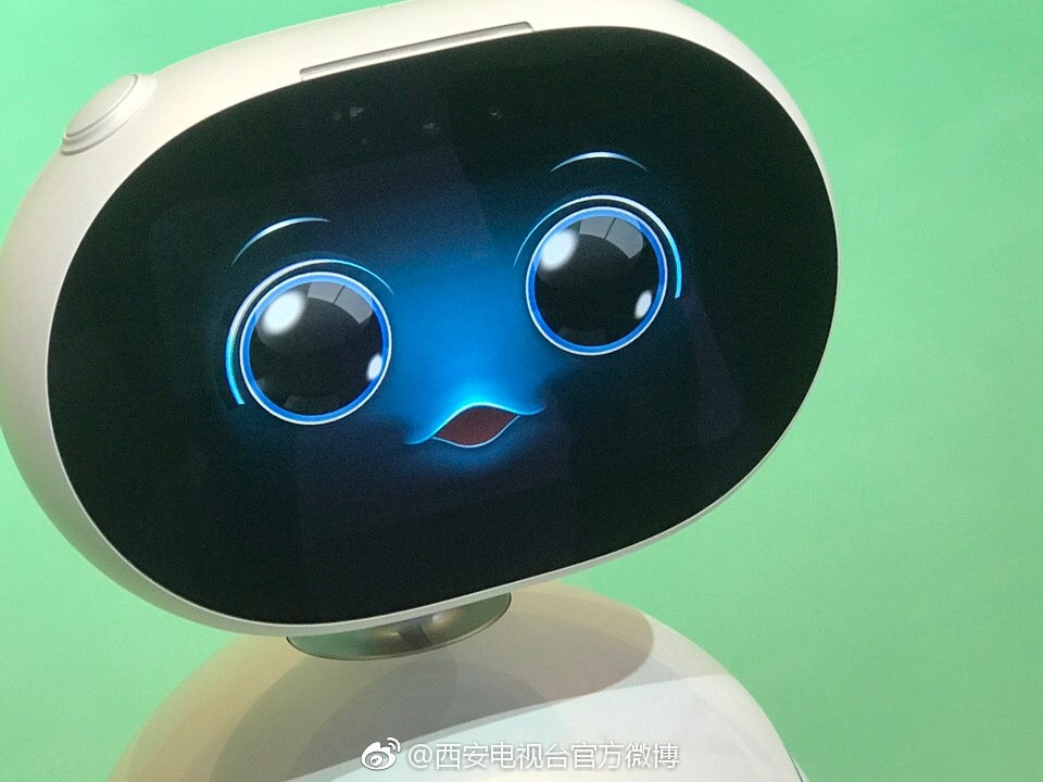 华硕小布类似机器人嗨小布跟着我华硕首款智能机器人小布正式发布