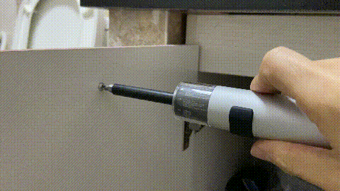 螺丝上的十字磨没了还在痛苦的手拧螺丝么快来看看这个双动锂电螺丝刀