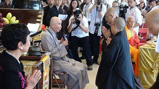 [转载]钟茂森博士在香港圆明寺上畅下怀老法师座下剃度