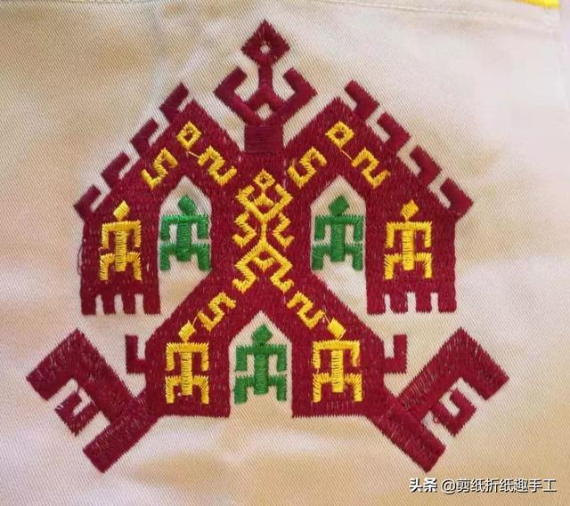 语言输出同回纹图案黎族双面绣厚重古朴却又富于变化以图案精美绝伦