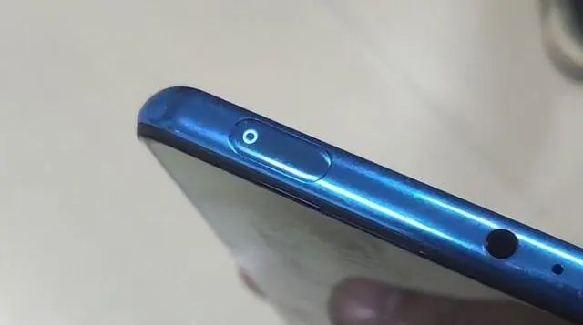 毕竟苹果iphone从来都没有呼吸灯,用户照样用得好好的