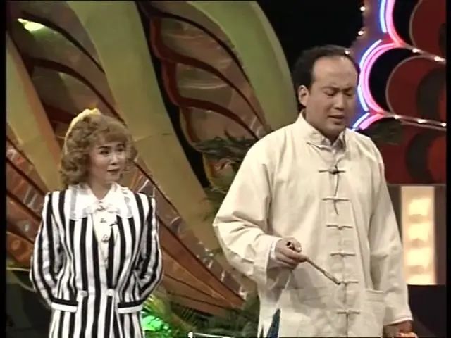 此后蔡明与郭达先后搭档共15次登上春晚的舞台表演小品《机器人趣话》