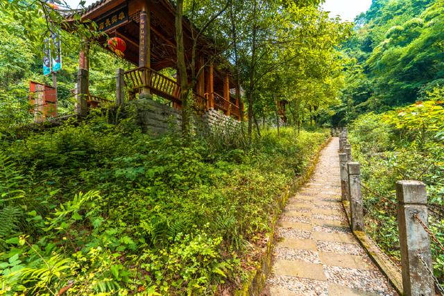 無隱寺無隱寺始建於宋代元六年,距綿竹市區12公里,依山而建,環境優美