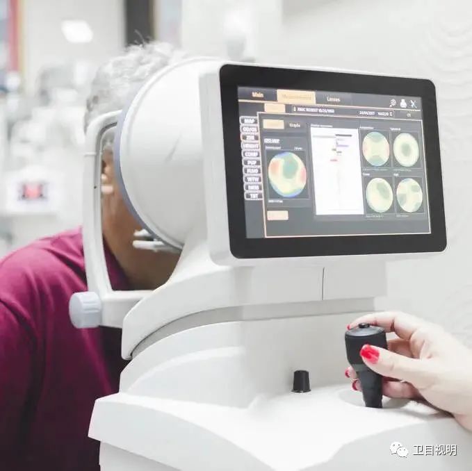 验光检查此外,还要配合的检查有视力表,视觉检查,裂隙灯检查,眼底镜