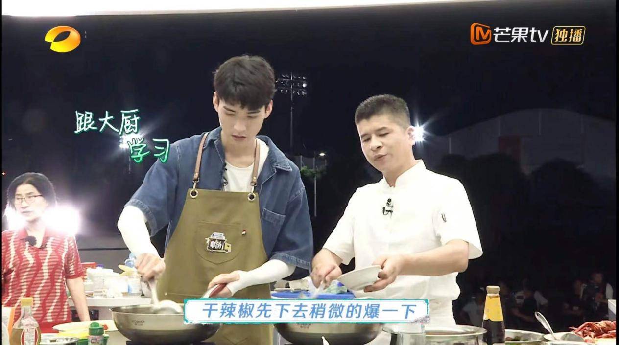 当贝投影助力热门综艺中餐厅5播出陪你看厨房小白升级打怪