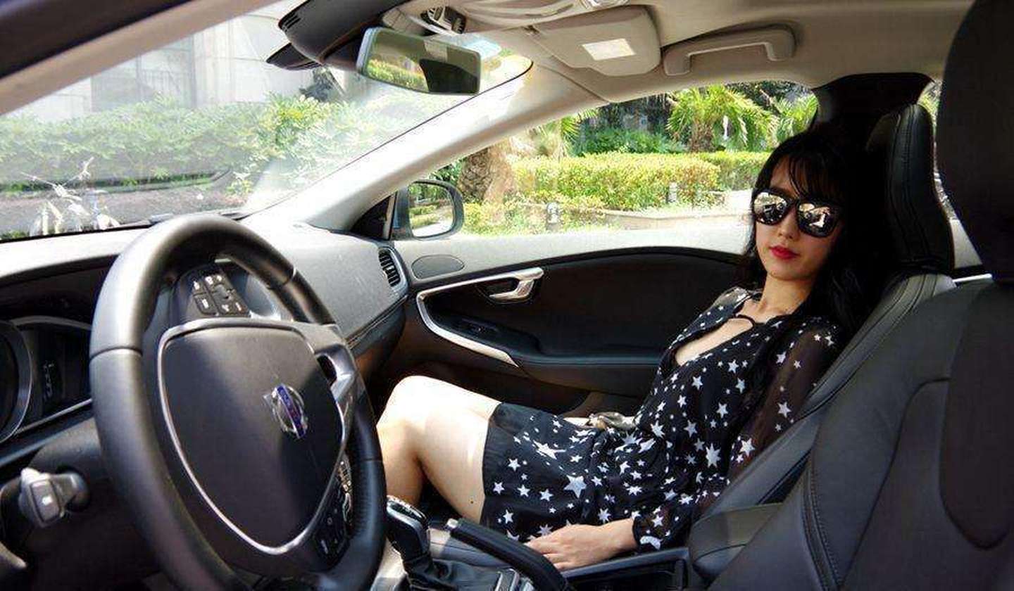 副驾驶的意义_被女友撞见女老板坐我副驾驶!我该怎么办!