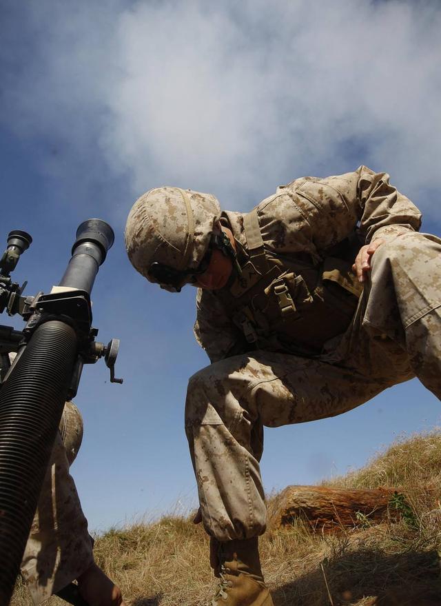 里用gam使用迫击炮是跟电影里一样用大拇指瞄准的吗使用教程了解一下