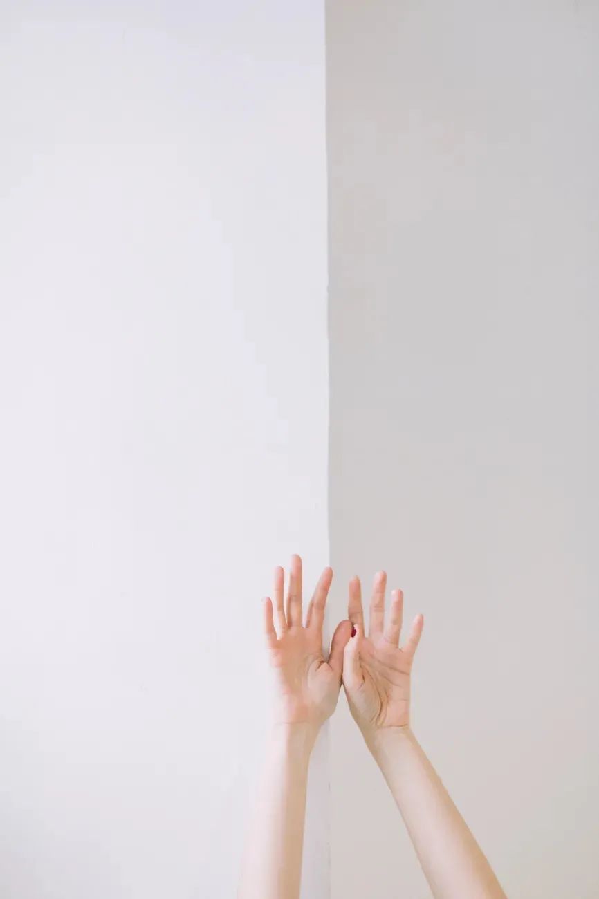 手势三连拍是什么软件_超全的摆拍姿势,摆姿困难用户一定要学!