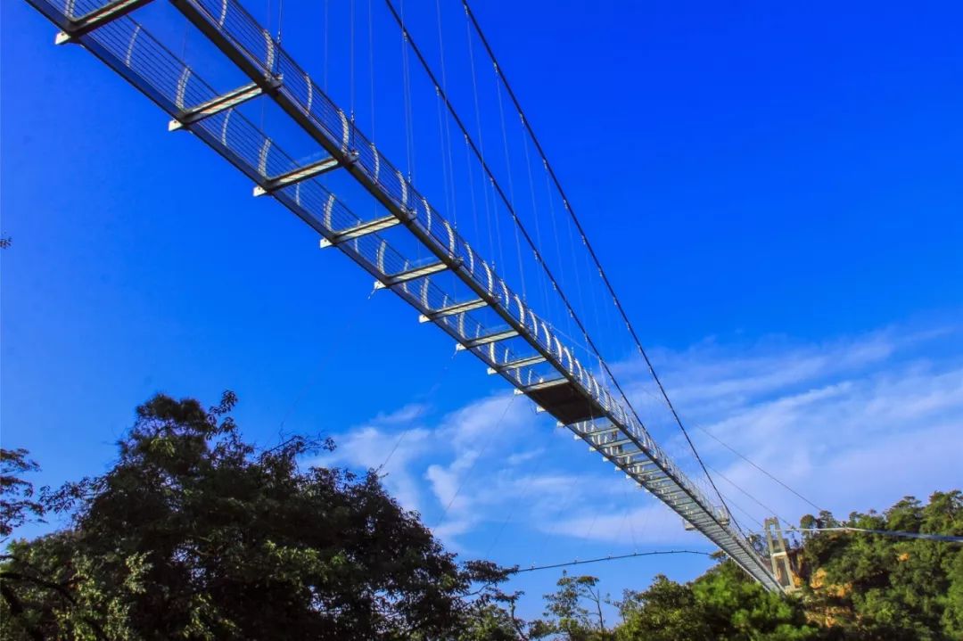 凸台可以延伸吗广州首座7d玻璃吊桥来啦自带七彩云梯桥头滑道你敢玩吗