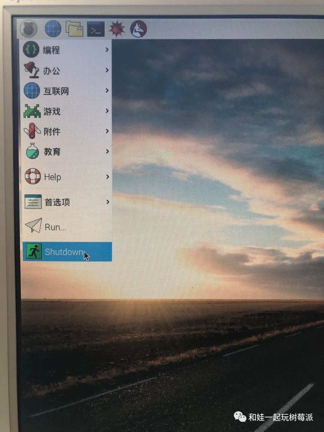 linux图形界面鼠标变成小手_加载Linux系统，树莓派变身桌面电脑