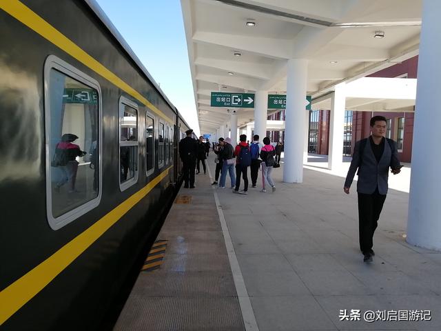 坐火車旅遊的遊客就減少了許多,但後來又推出夕陽紅老人旅遊專列,特別