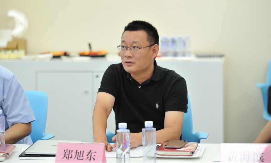 华中师范大学郑旭东教授评价锐捷"三个课堂"实际应用中,听课教室师生"