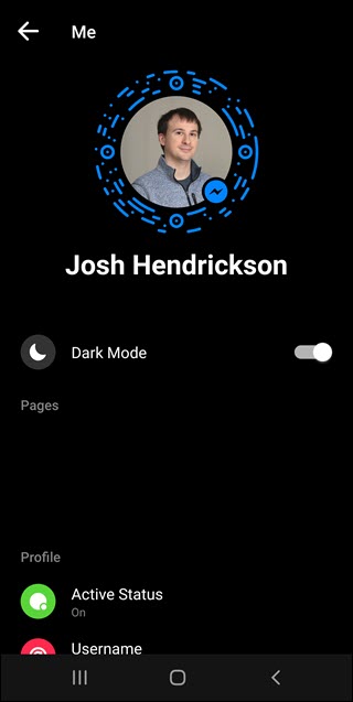 Facebook messenger in dark mode.