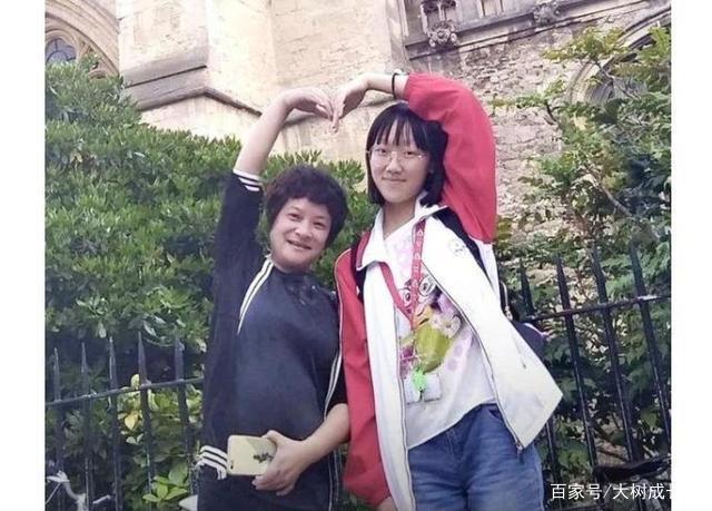 清华大学计算机科学实验班新生——严彬玮,是今年学霸圈的一员.