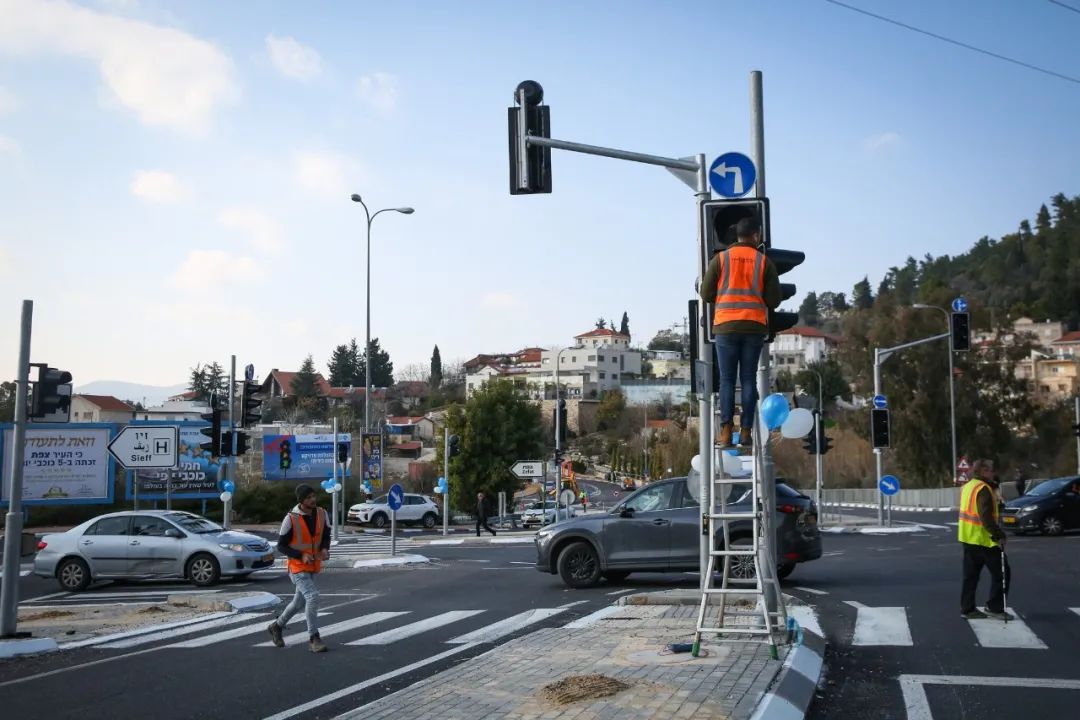 谷歌在以色列的路口装上了 AI 红绿灯