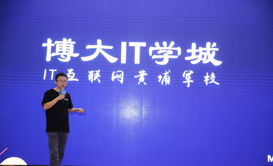 Opening speech by Li Jianzhong, CEO of Boolan, the organizer of the 2018 Global Machine Learning Technology Conference