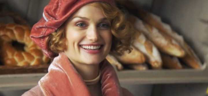 四十人)有一个学生叫做"奎妮·格林格拉斯",这个角色后来改叫"达芙妮"