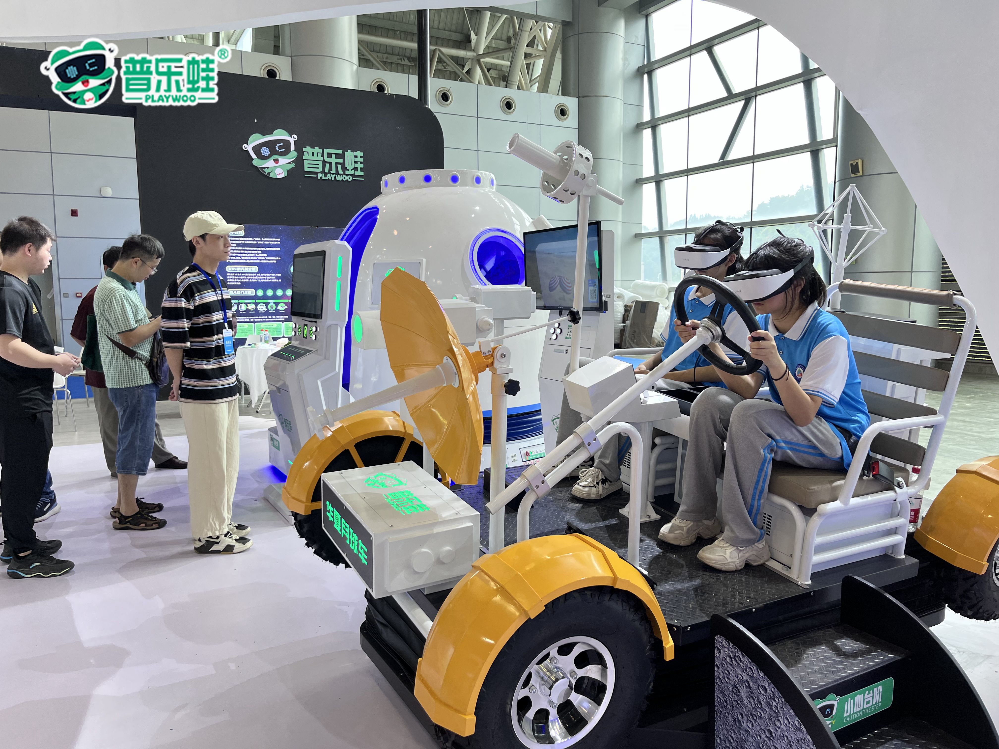 普乐蛙VR大型航天科普馆VR博物馆太空舱模拟体验馆