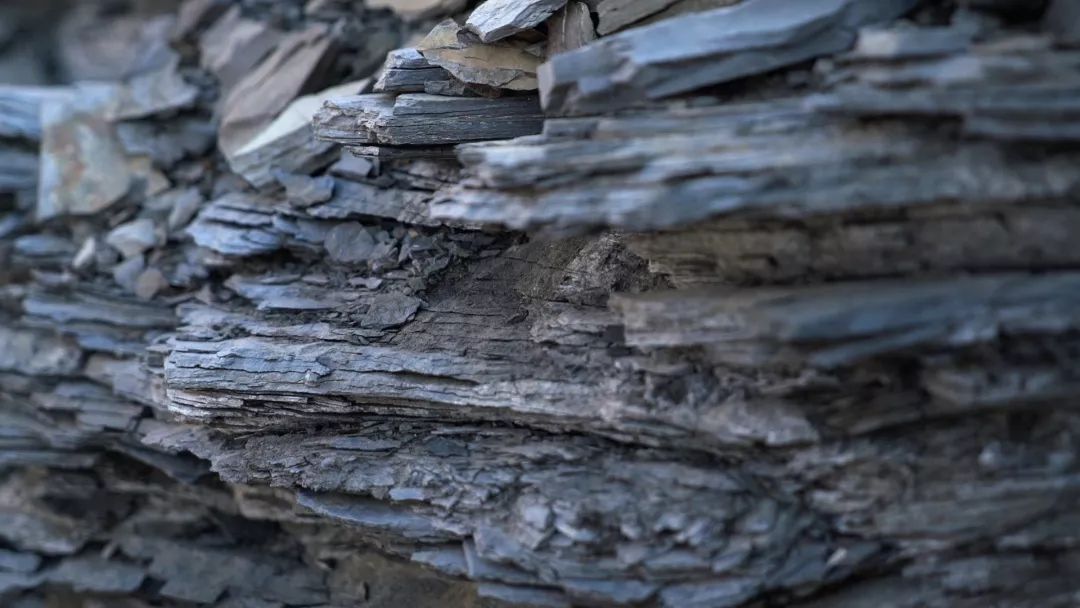 炼油机出来的什么油油页岩炼油新方法丨黢黑黢黑大石头又能燃烧又藏油